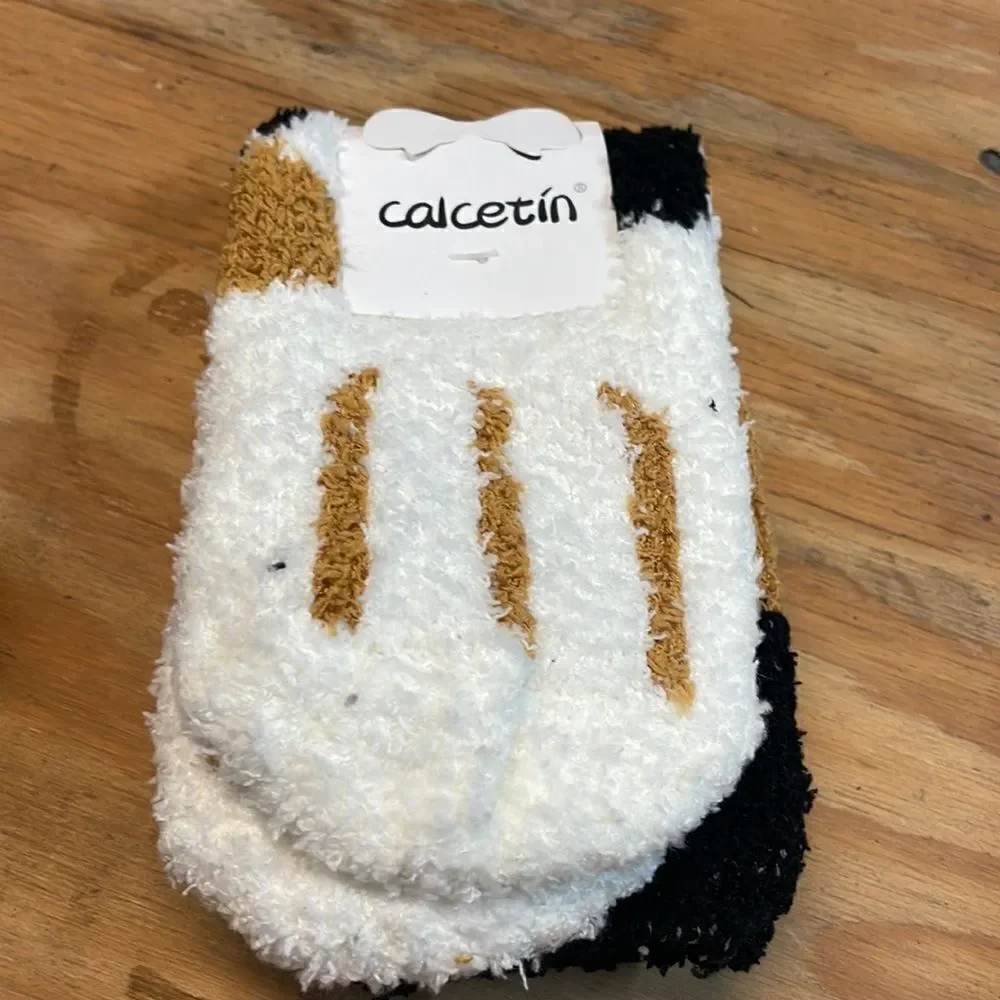 NWT woman’s one pair of fuzzy socks